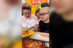 女孩被男孩拐娱乐吃瓜酱,娱乐吃瓜酱揭秘事件真相