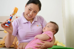 月嫂育婴师保姆,职业差异与育儿选择指南